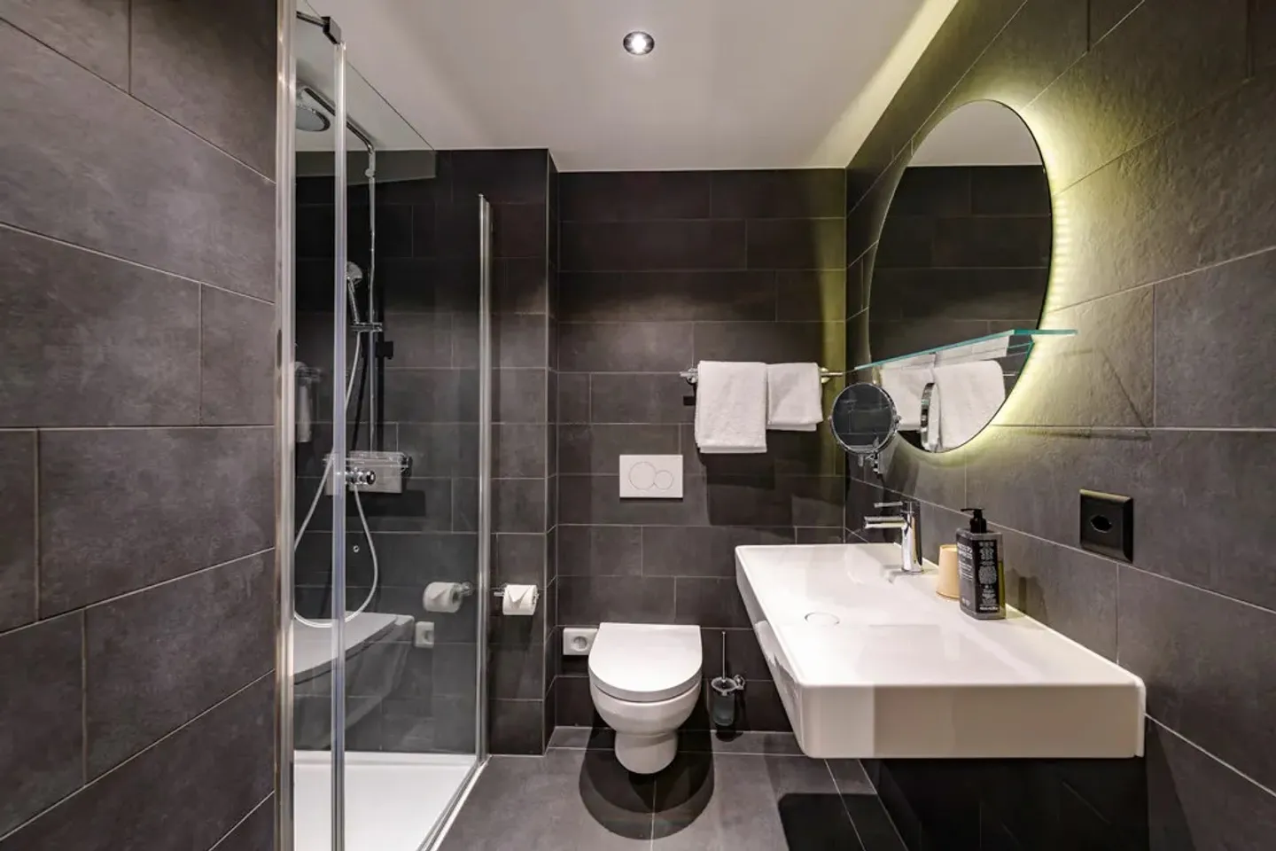 Apartment for rent - Photo 4 of 9