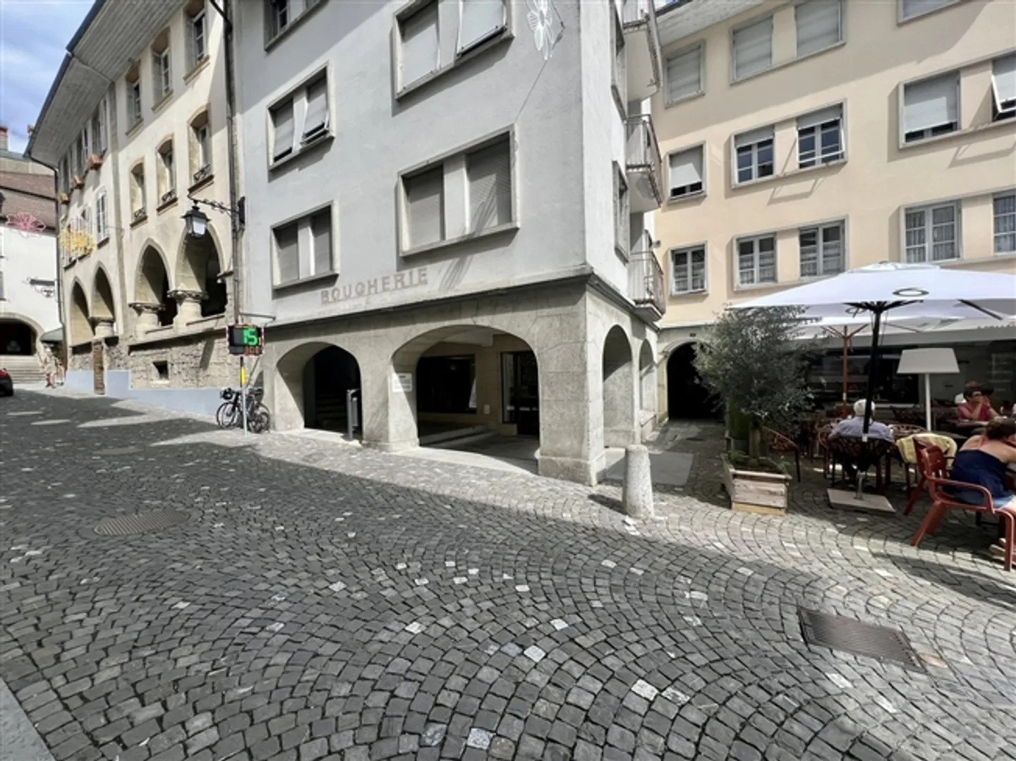 FOR RENT in ESTAVAYER-LE-LAC
Commercial space on the ground floor - Photo 1 of 12