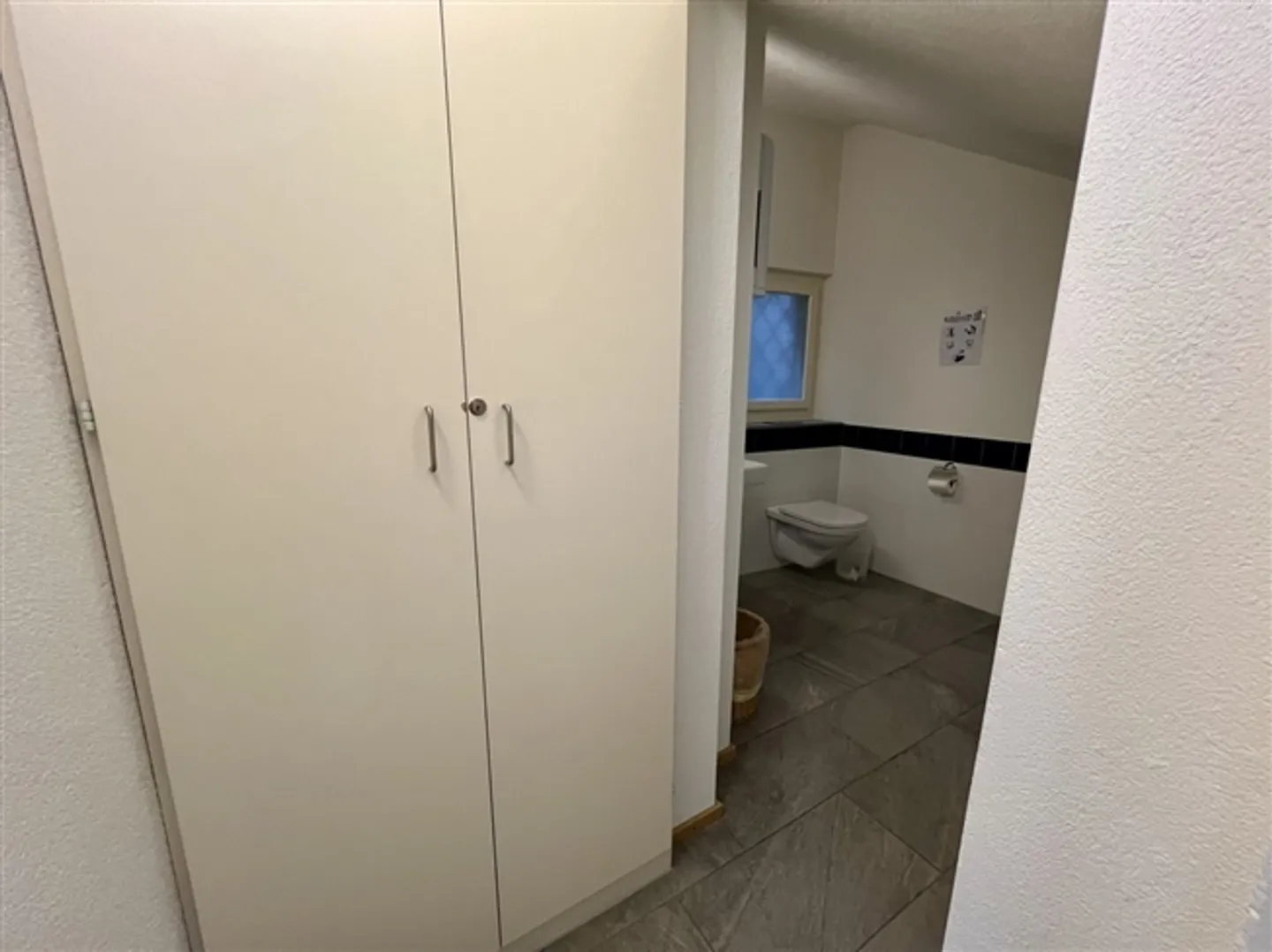 FOR RENT in ESTAVAYER-LE-LAC
Commercial space on the ground floor - Photo 12 of 12