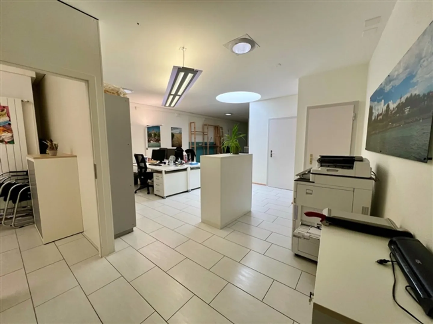 FOR RENT in ESTAVAYER-LE-LAC
Commercial space on the ground floor - Photo 5 of 12