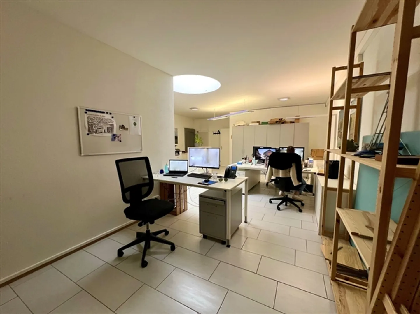 FOR RENT in ESTAVAYER-LE-LAC
Commercial space on the ground floor - Photo 6 of 12