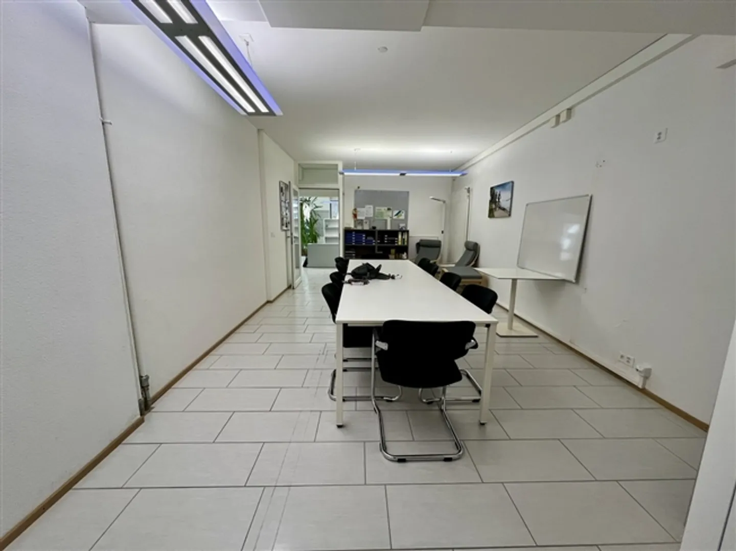 FOR RENT in ESTAVAYER-LE-LAC
Commercial space on the ground floor - Photo 8 of 12