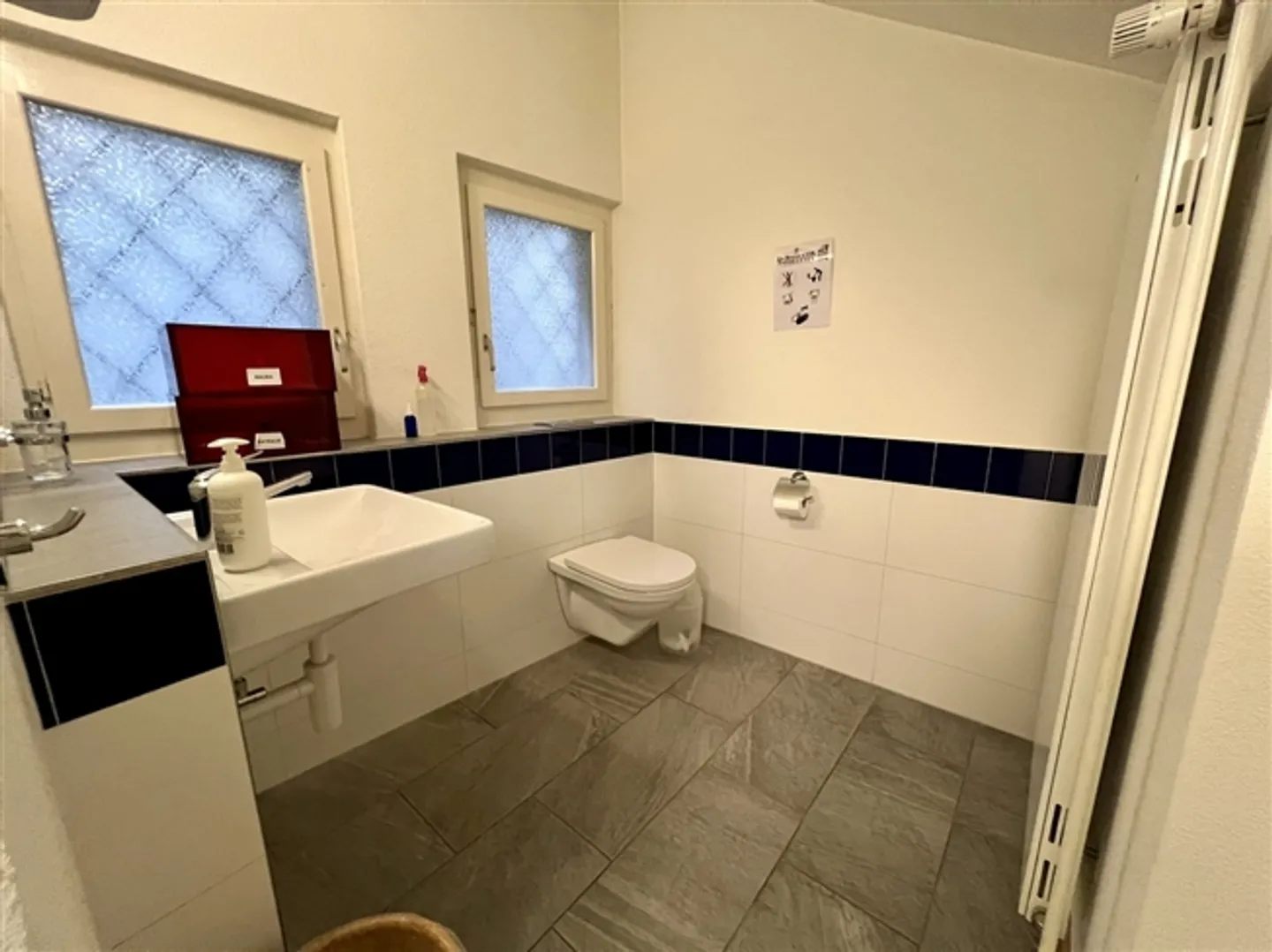 FOR RENT in ESTAVAYER-LE-LAC
Commercial space on the ground floor - Photo 11 of 12