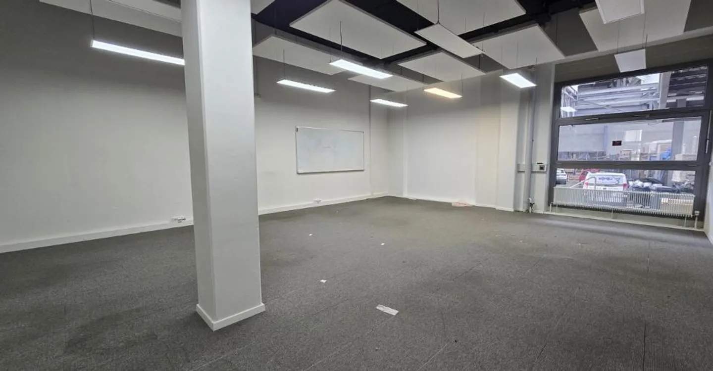 96m2 - Ufficio vicino al centro di Neuchâtel - Foto 3 di 10