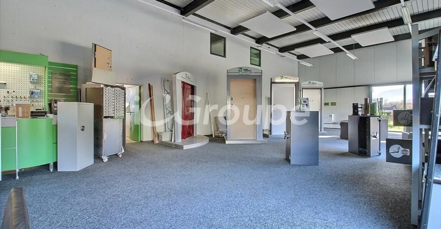 Überlinger - Halle industrielle de 955m2 avec showroom et atelier - Photo 3 sur 12
