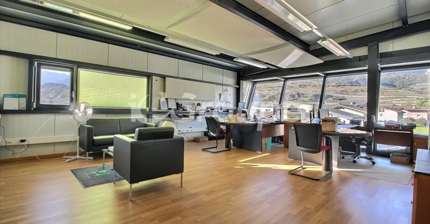 Überlinger - Halle industrielle de 955m2 avec showroom et atelier - Photo 4 sur 12