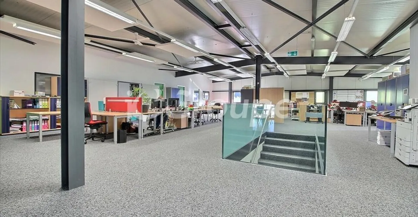 Überlinger - Halle industrielle de 955m2 avec showroom et atelier - Photo 5 sur 12