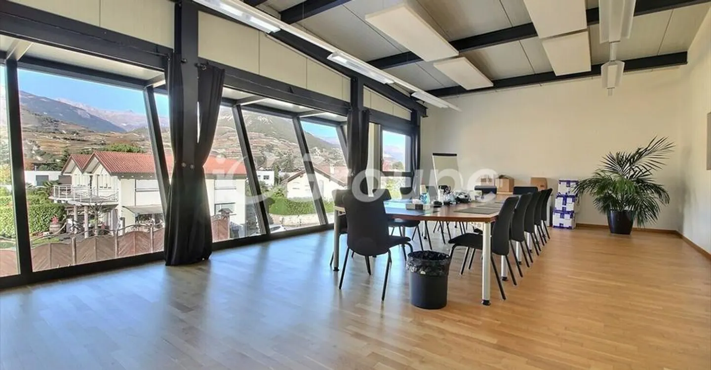 Überlinger - Halle industrielle de 955m2 avec showroom et atelier - Photo 6 sur 12