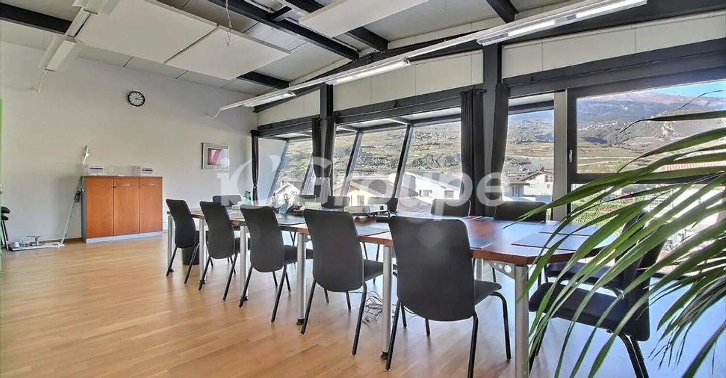 Überlinger - Halle industrielle de 955m2 avec showroom et atelier - Photo 7 sur 12