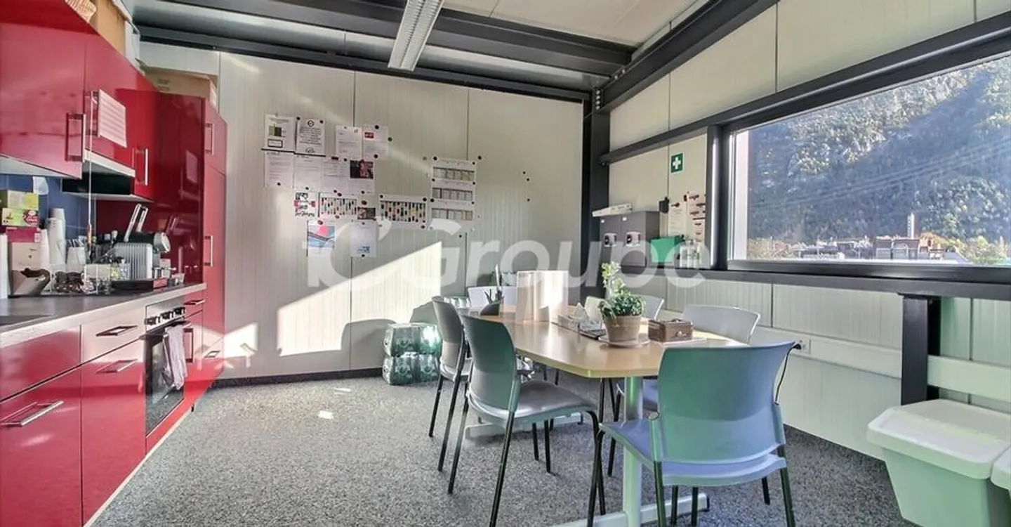 Überlinger - Halle industrielle de 955m2 avec showroom et atelier - Photo 8 sur 12