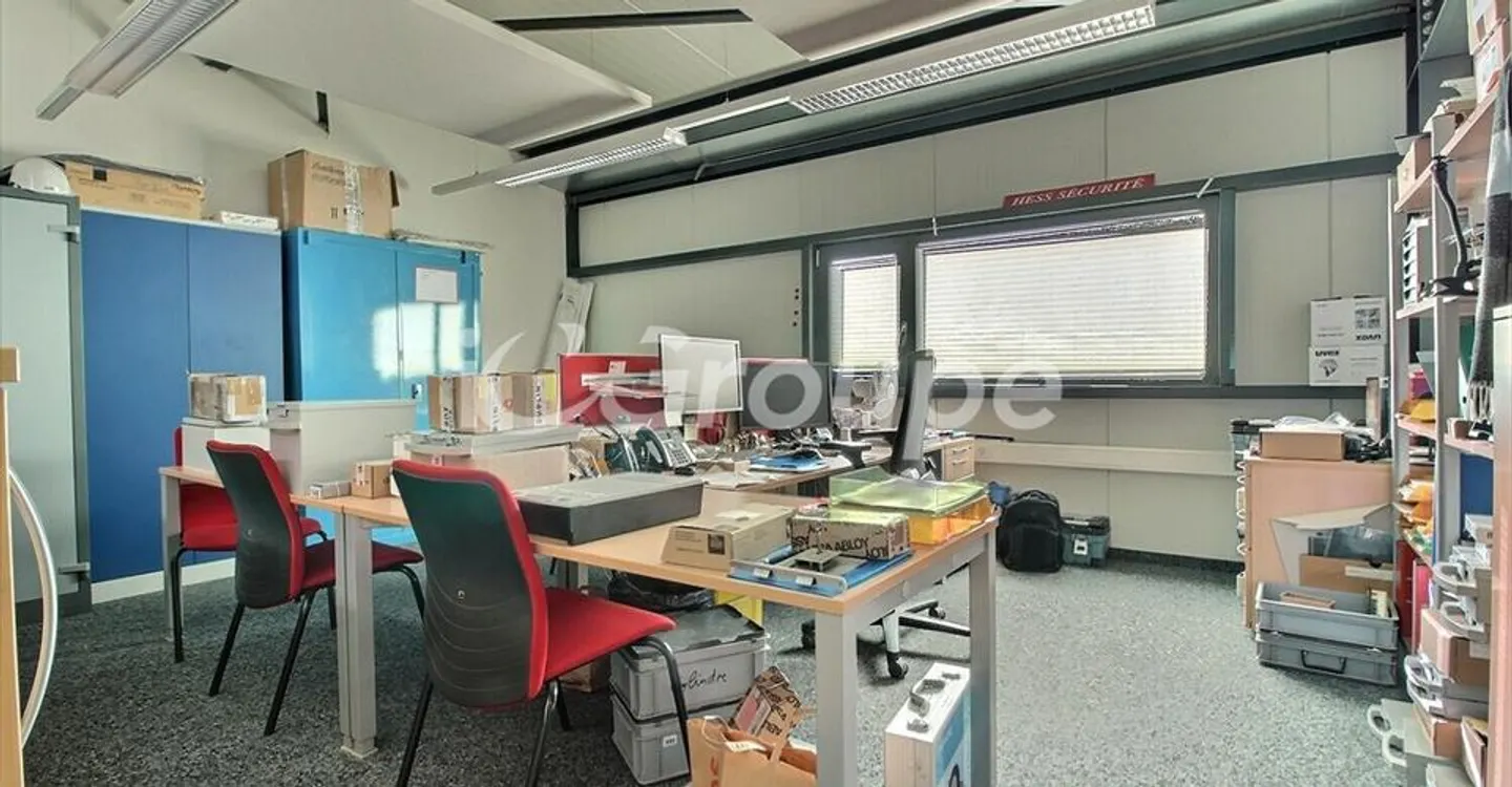 Überlinger - Halle industrielle de 955m2 avec showroom et atelier - Photo 10 sur 12