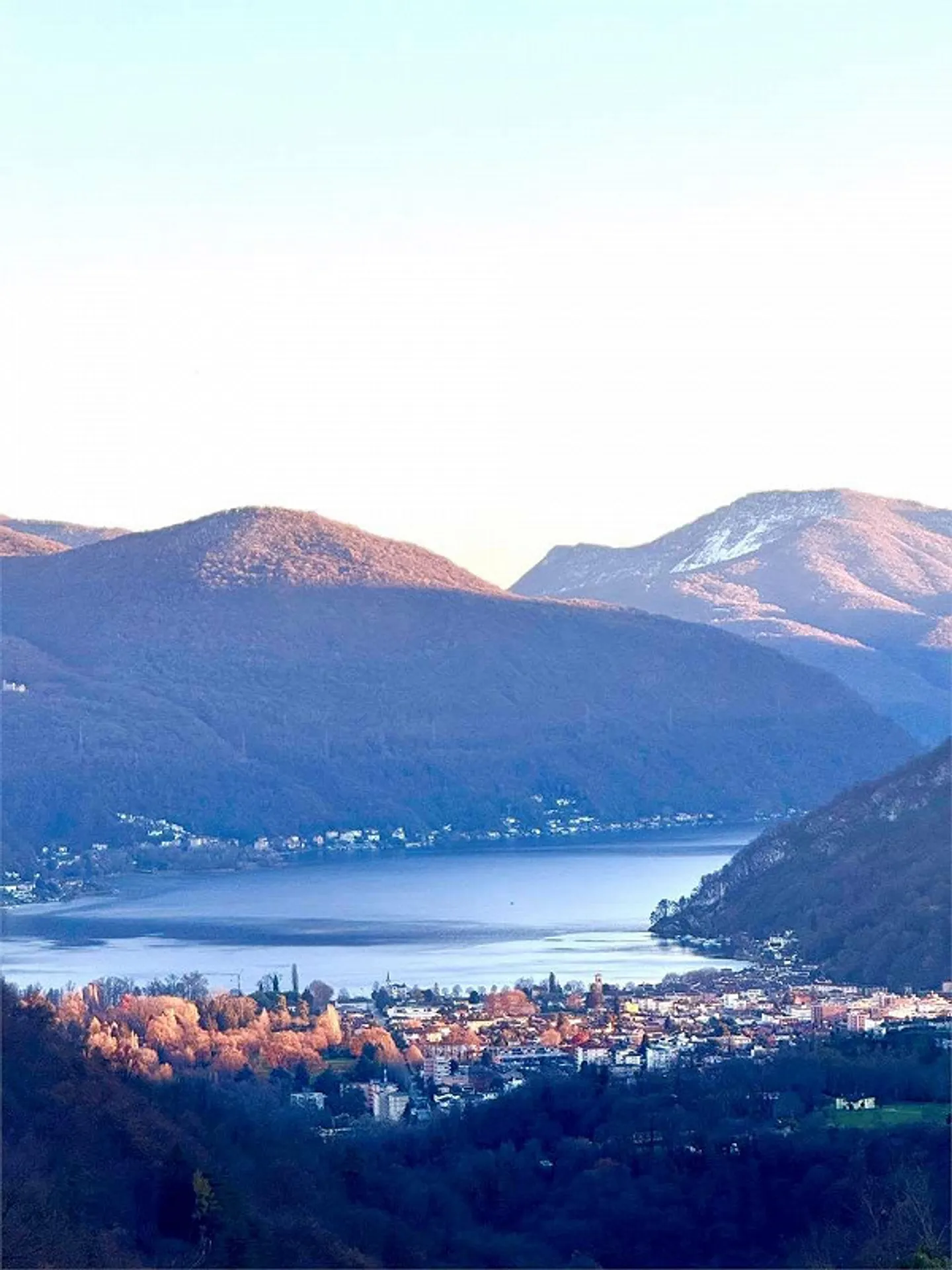 Modern 4.5-room apartment with lake view in Curio - Photo 1 of 11