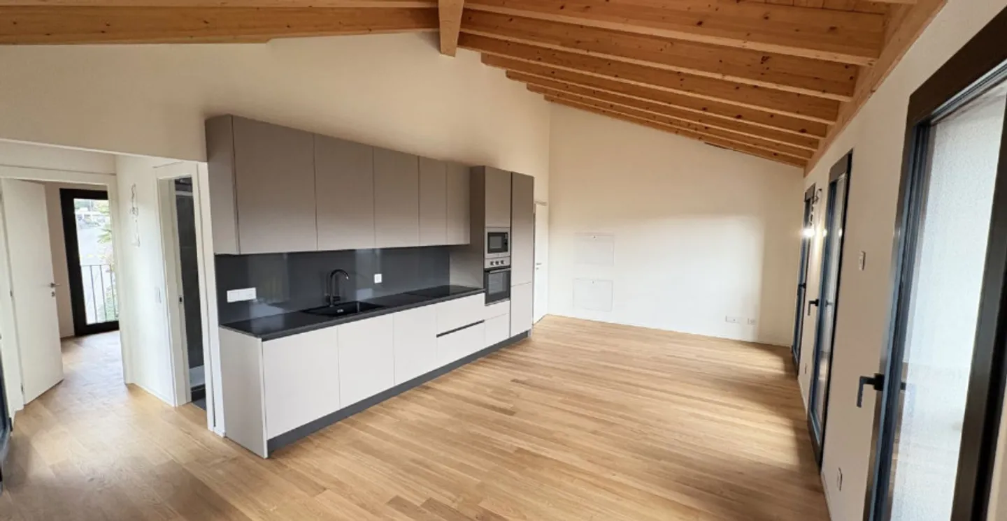 Exklusive Dachgeschosswohnung mit Seeblick in Pura – Moderner Komfort in Position... - Foto 3 von 4