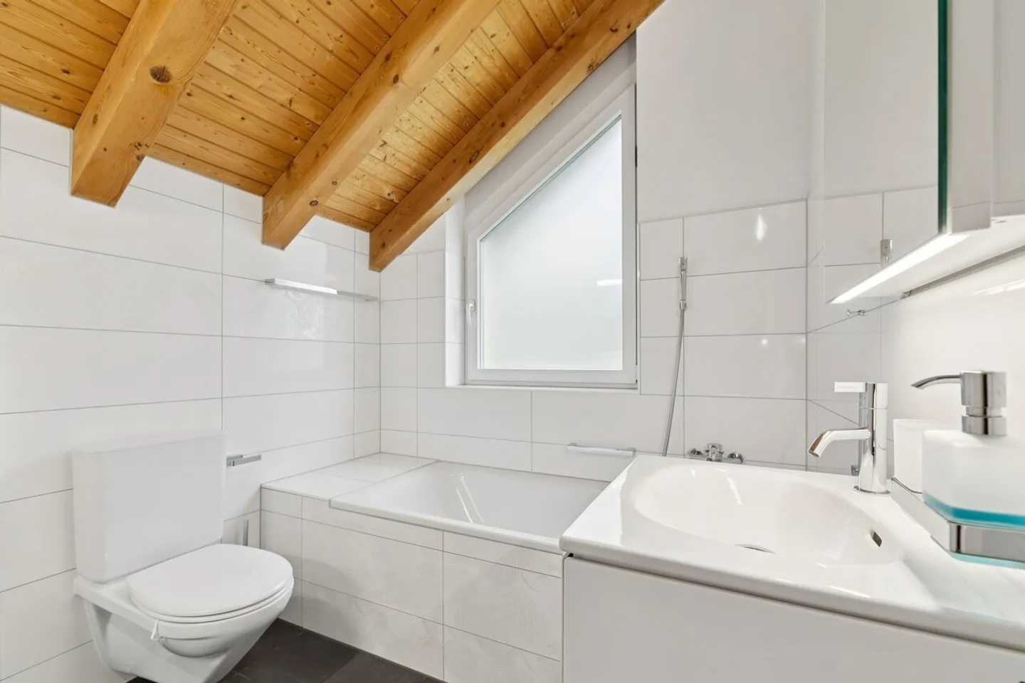 Familienfreundliches Einfamilienhaus an idyllischer Wohnlage - Foto 7 von 11