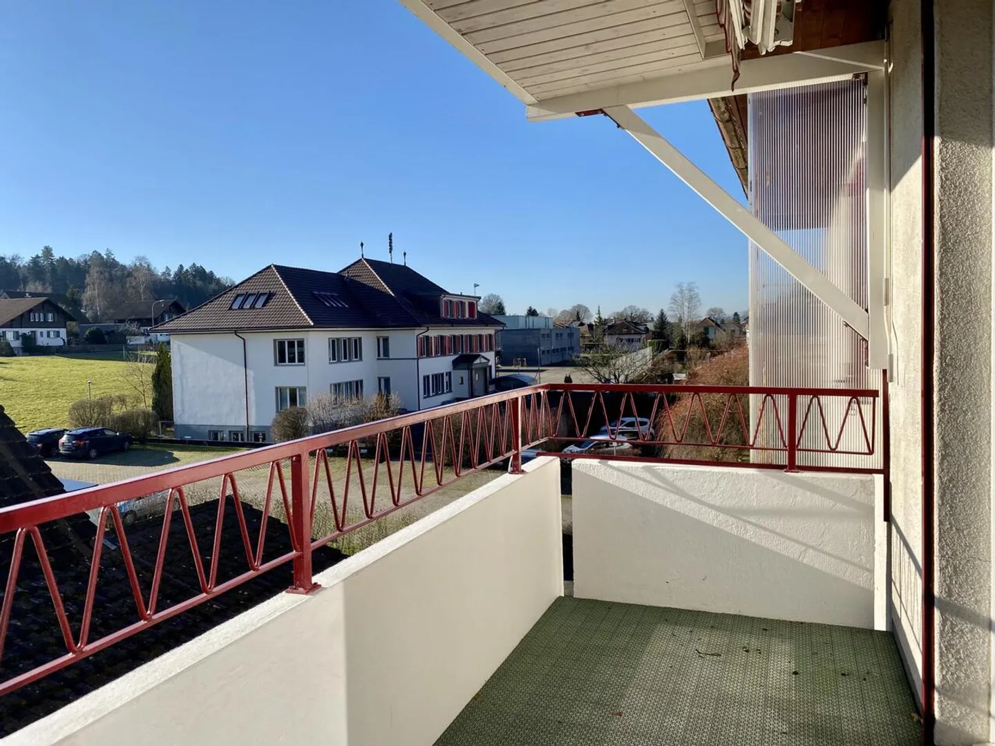 Appartement de 3.5 pièces entièrement rénové à Büetigen - Photo 2 sur 3