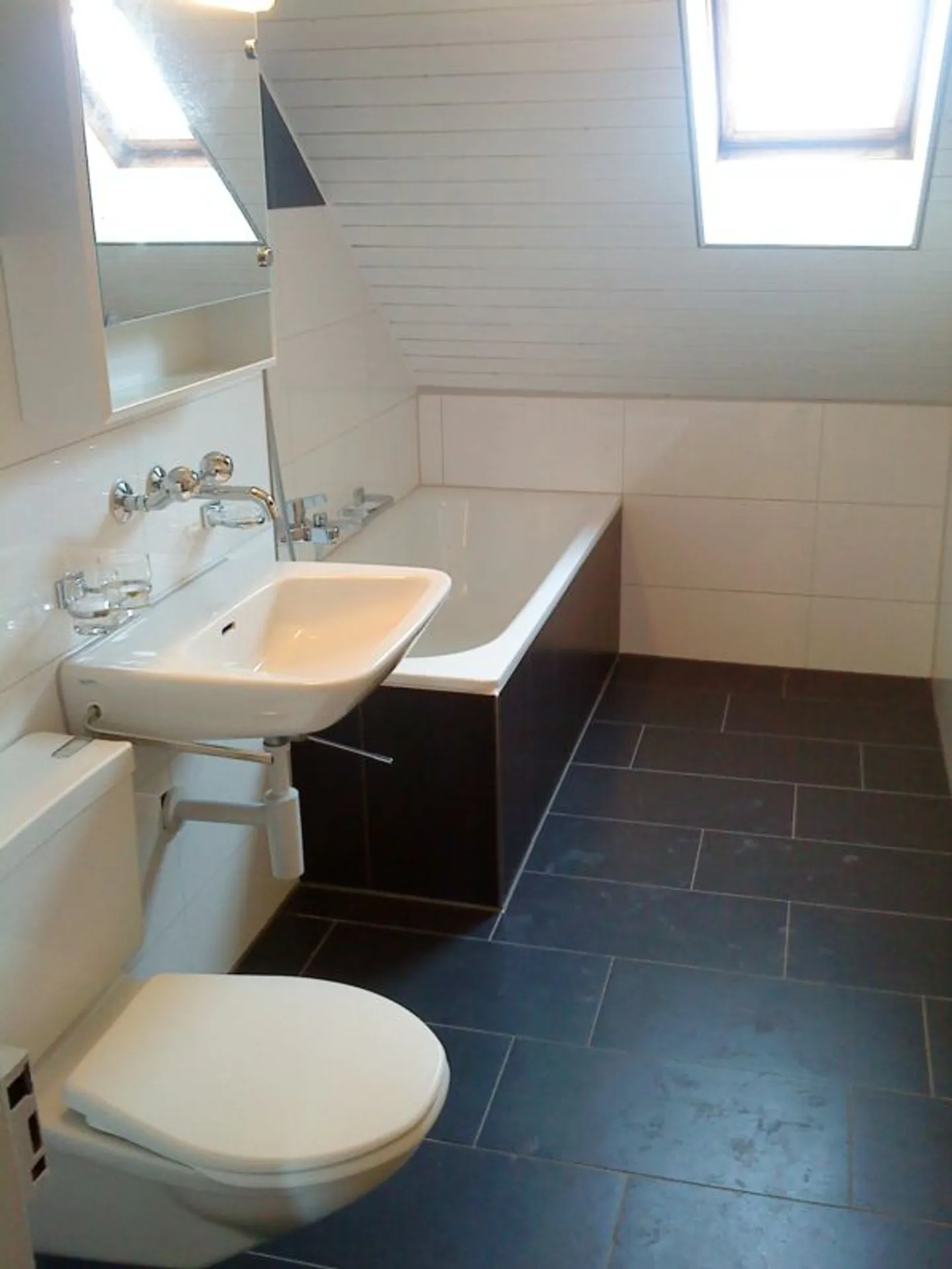 Beautiful attic apartment in St. Gallen - Photo 3 of 4