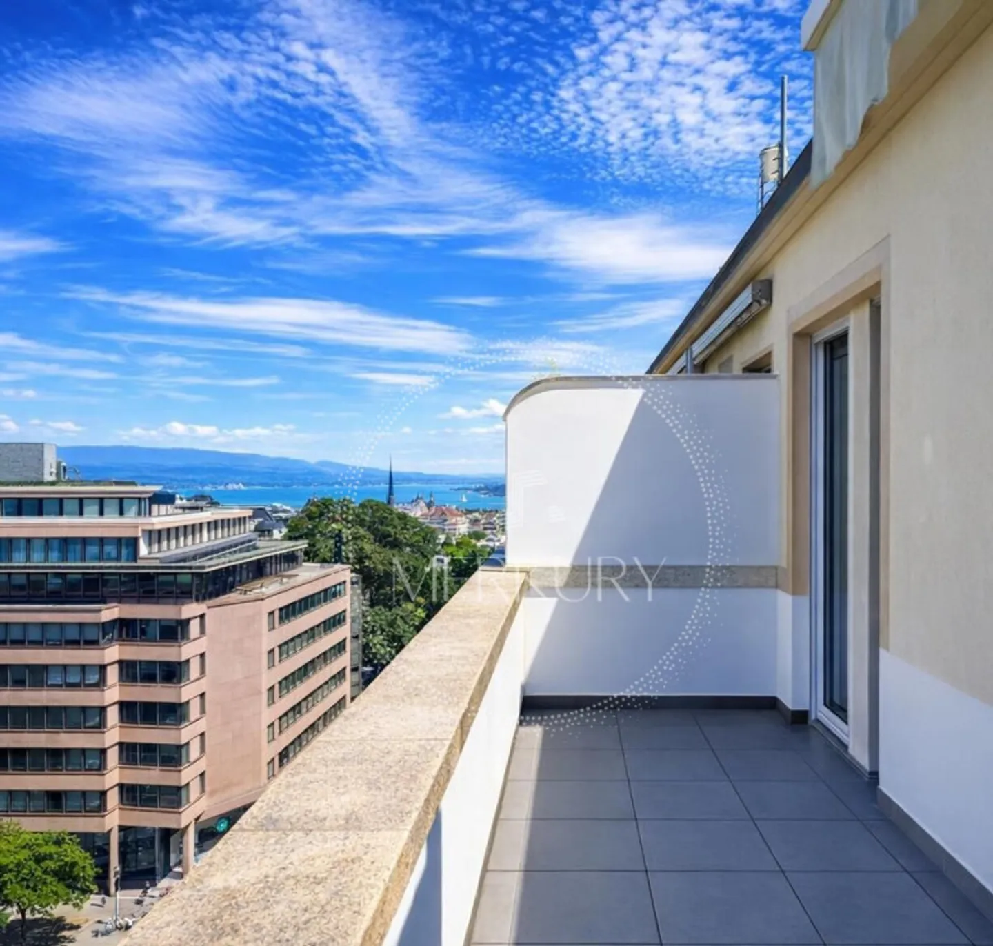 A magnificent penthouse apartment in Champel - Photo 1 of 5