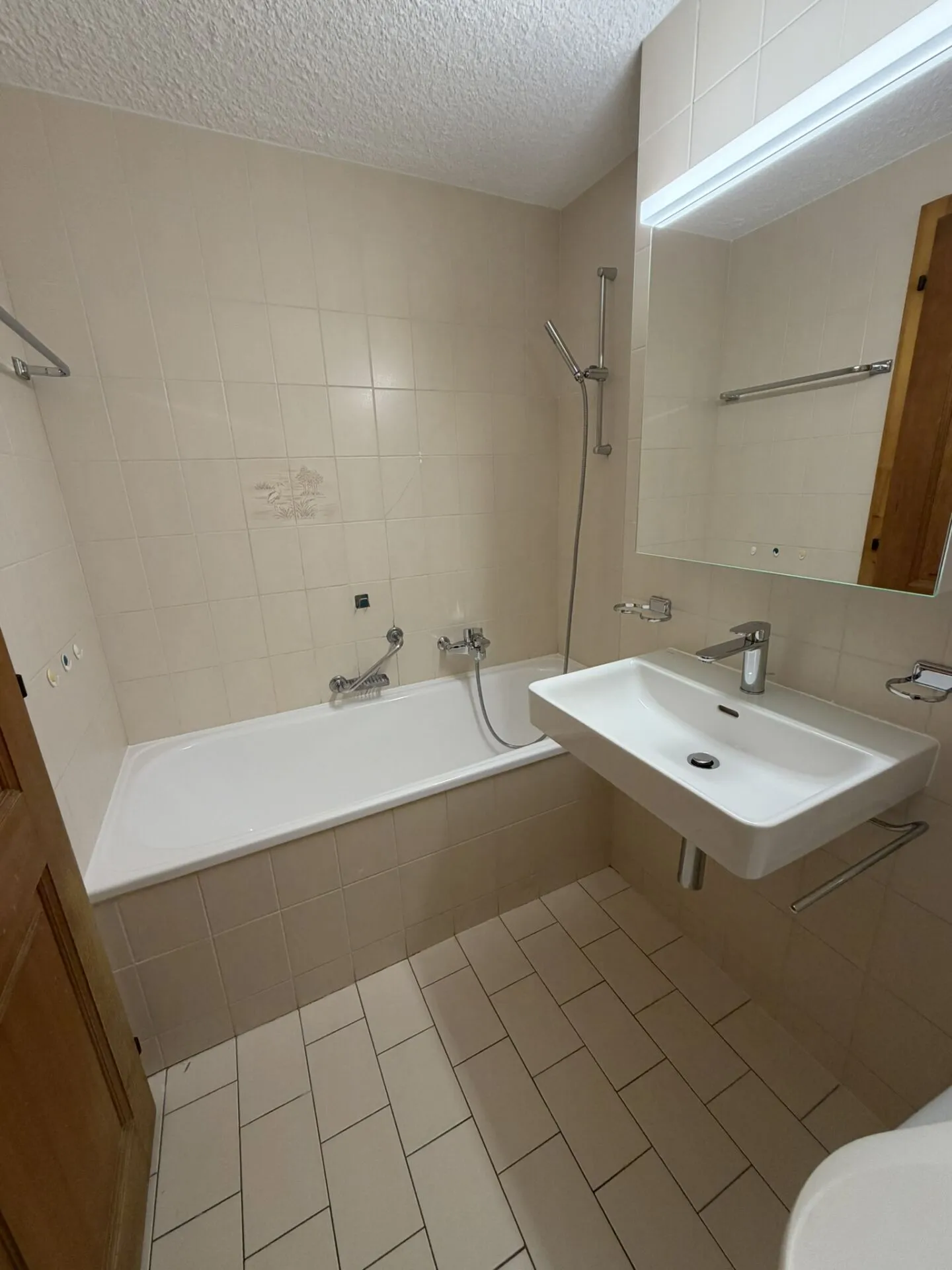 ESCALE 14 - 2 ROOMS FOR RENT YEAR-ROUND - Photo 6 of 8