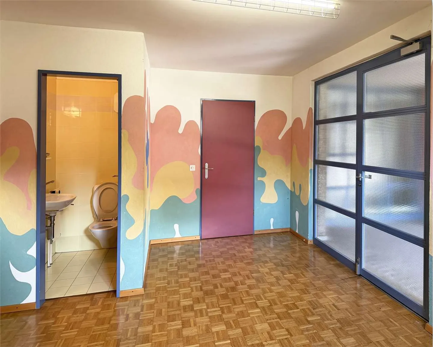 Espace polyvalent au rez-de-chaussée, chauffé et vitré - Photo 2 sur 2