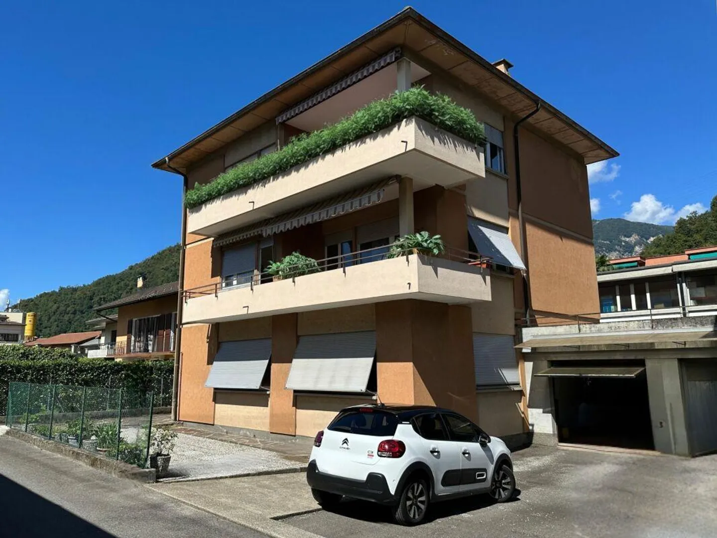 Interesting residential building with 3 residential units - Photo 2 of 23