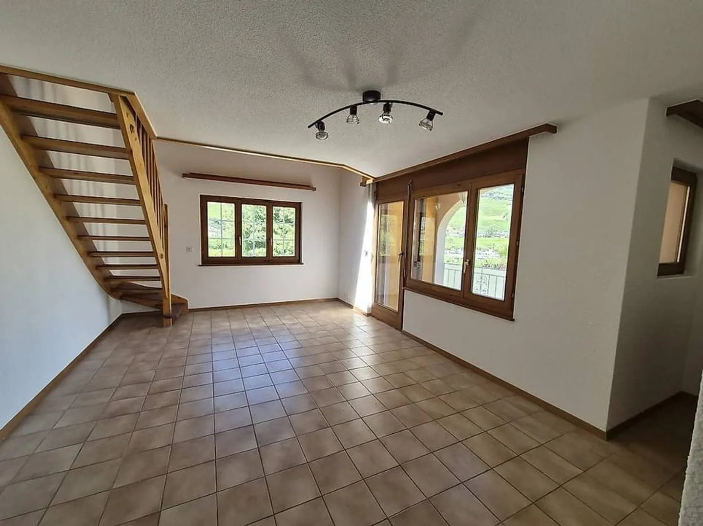 Appartement Duplex avec Vue sur Vignoble - Photo 2 sur 13