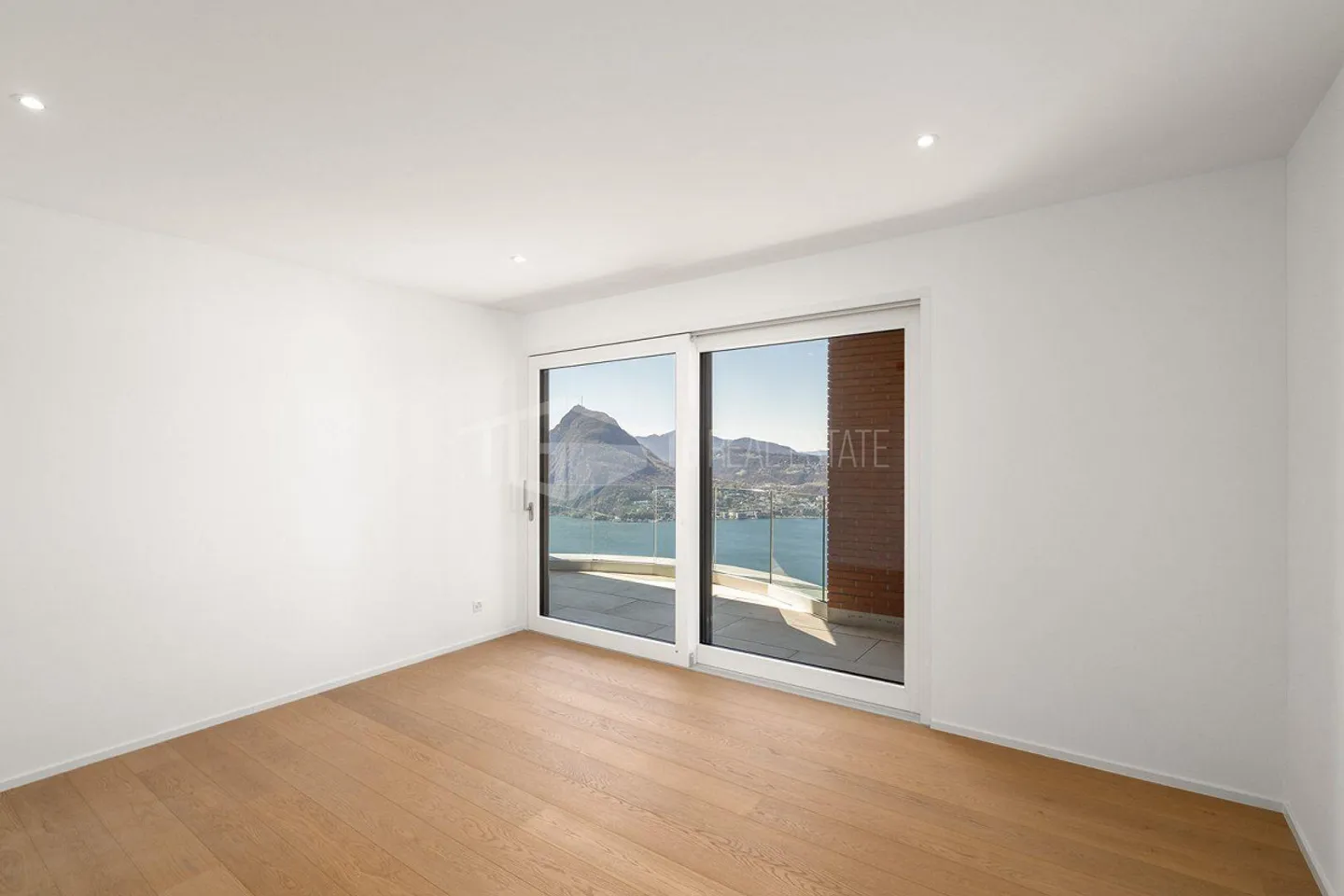 VILLA MAGNIFIQUE AVEC JARDIN ET VUE SUR LE LAC - Photo 9 sur 23