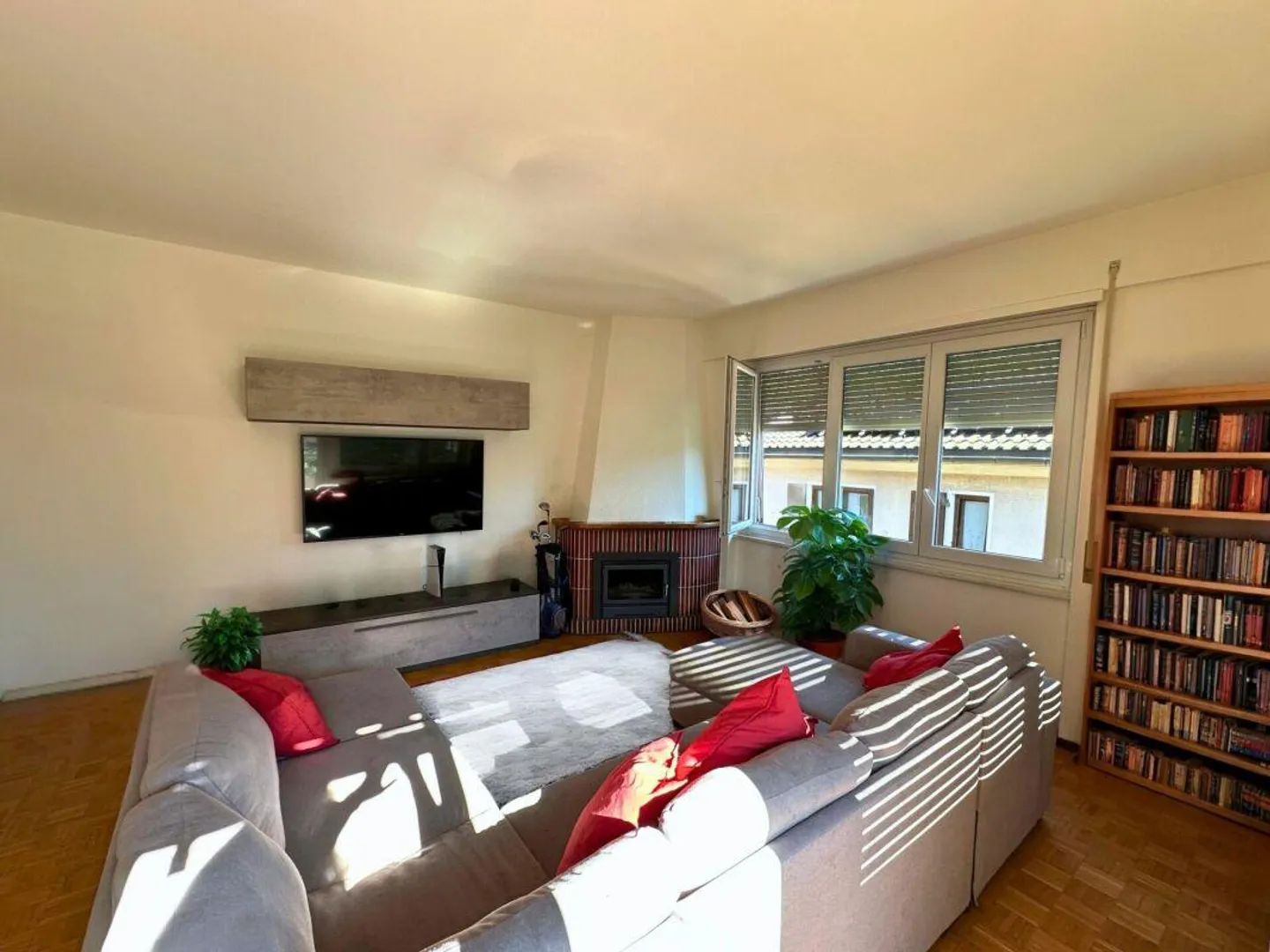 Interesting residential building with 3 residential units - Photo 5 of 23