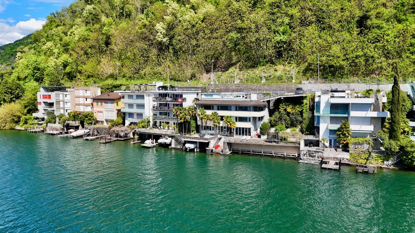 Villa sul lago con darsena privata - Foto 10 di 10