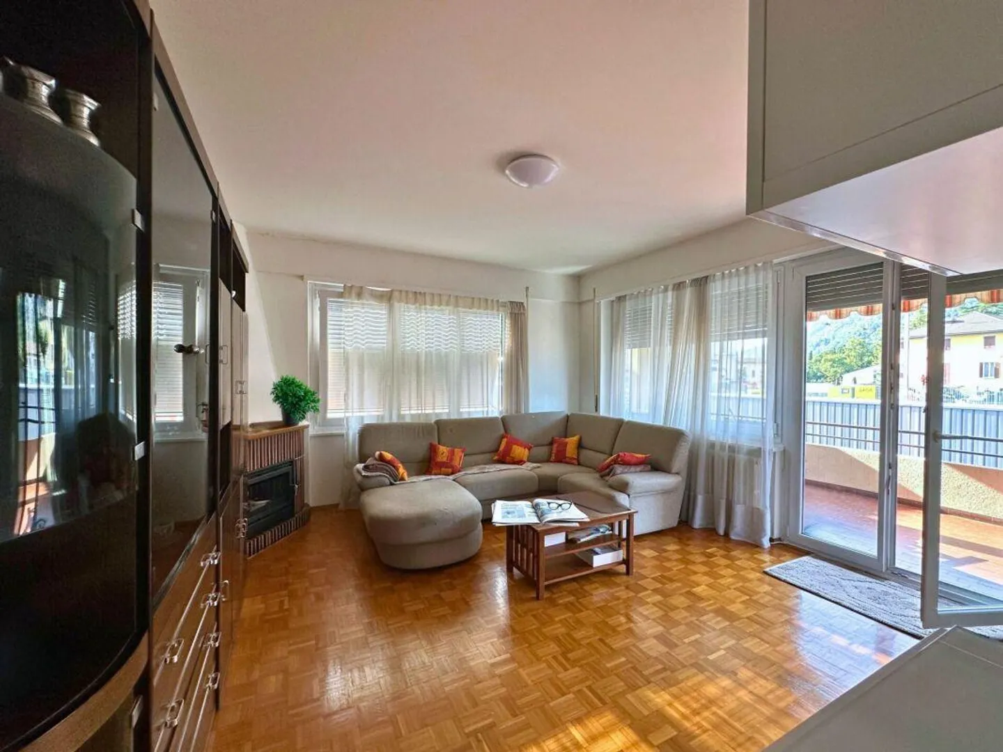 Interesting residential building with 3 residential units - Photo 12 of 23