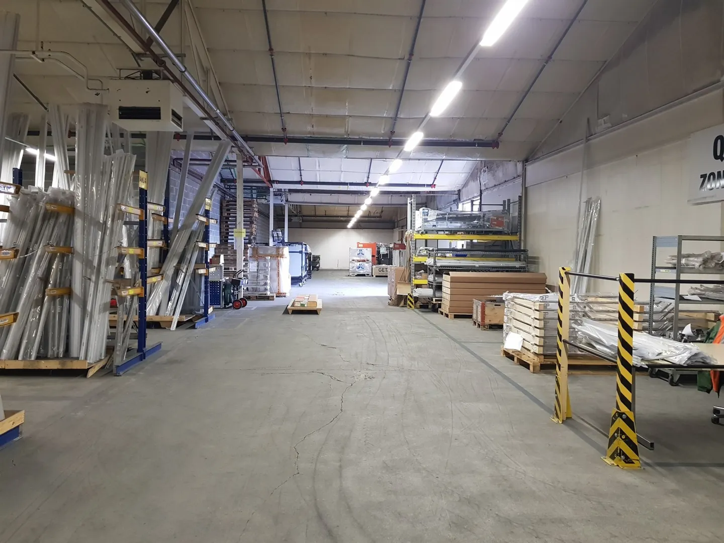 400 m2 - Buon accesso per camion/furgoni - Vicino all'autostrada - Foto 2 di 3