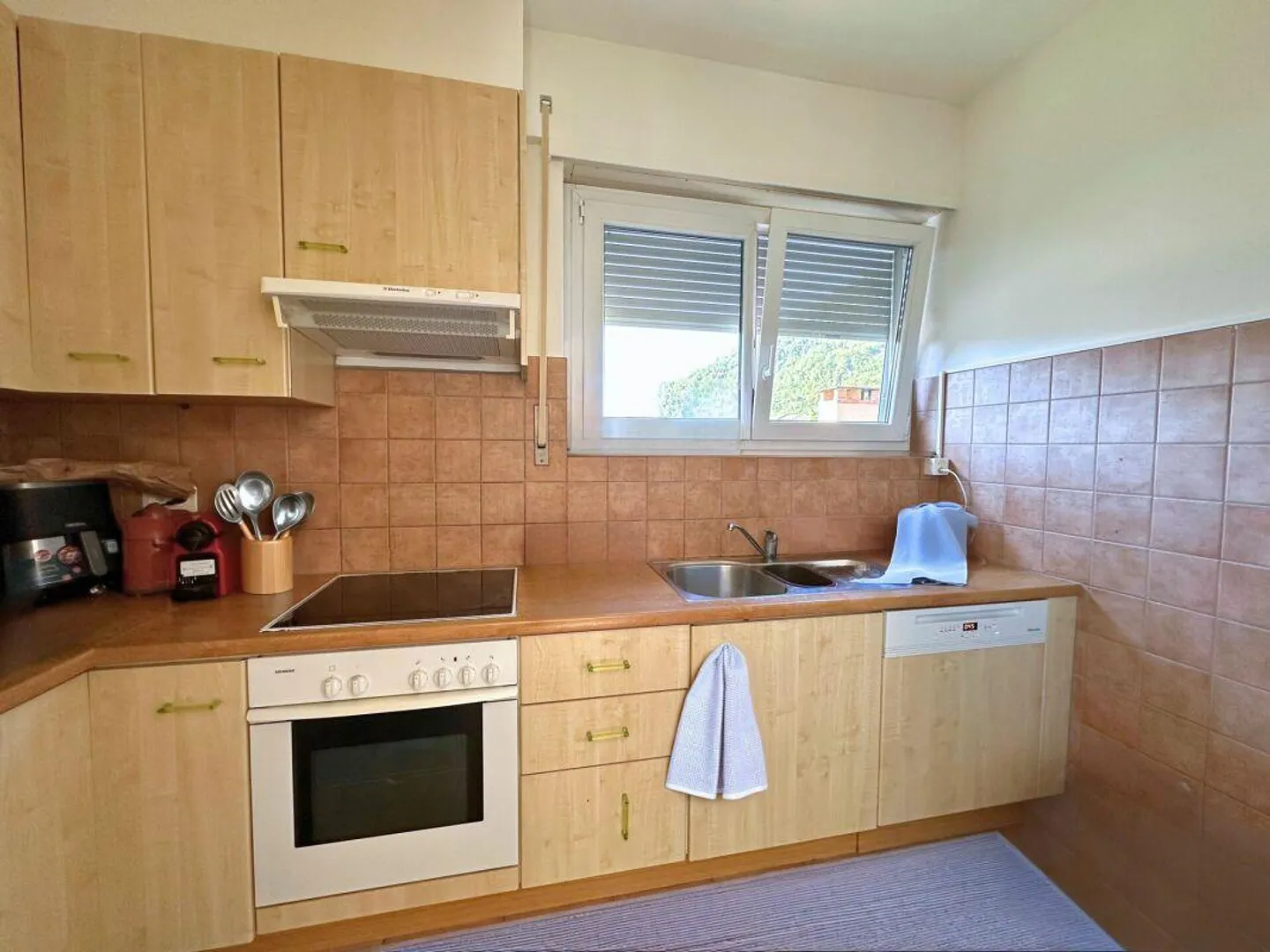 Interesting residential building with 3 residential units - Photo 7 of 23