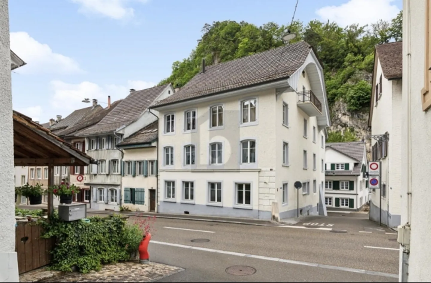 "ATTIC CONVERTIBLE, FULLY RENTED & TOP RETURN!" - Photo 1 of 5