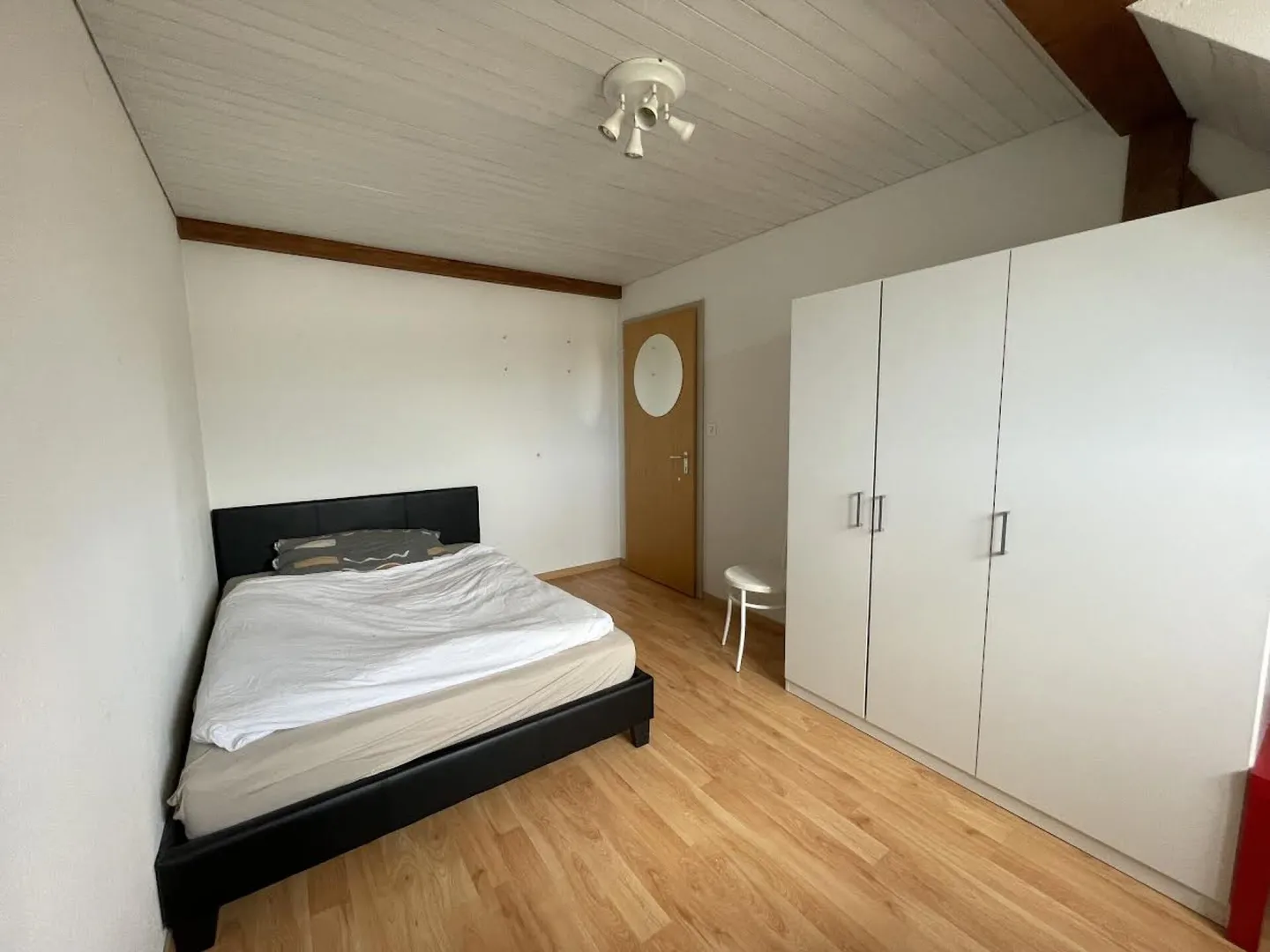 Chambre meublée en colocation dans un appartement de 3 personnes dans le quartier de St. Fiden (4ème étage gauche n° 1) - Photo 1 sur 6