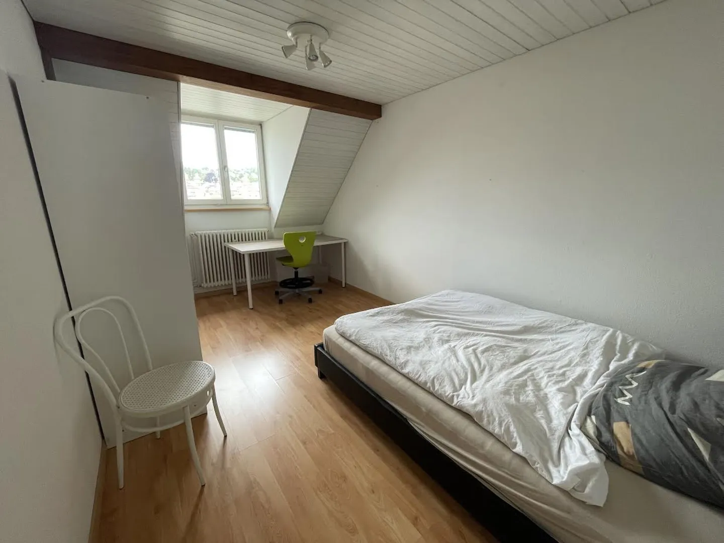 Chambre meublée en colocation dans un appartement de 3 personnes dans le quartier de St. Fiden (4ème étage gauche n° 1) - Photo 2 sur 6