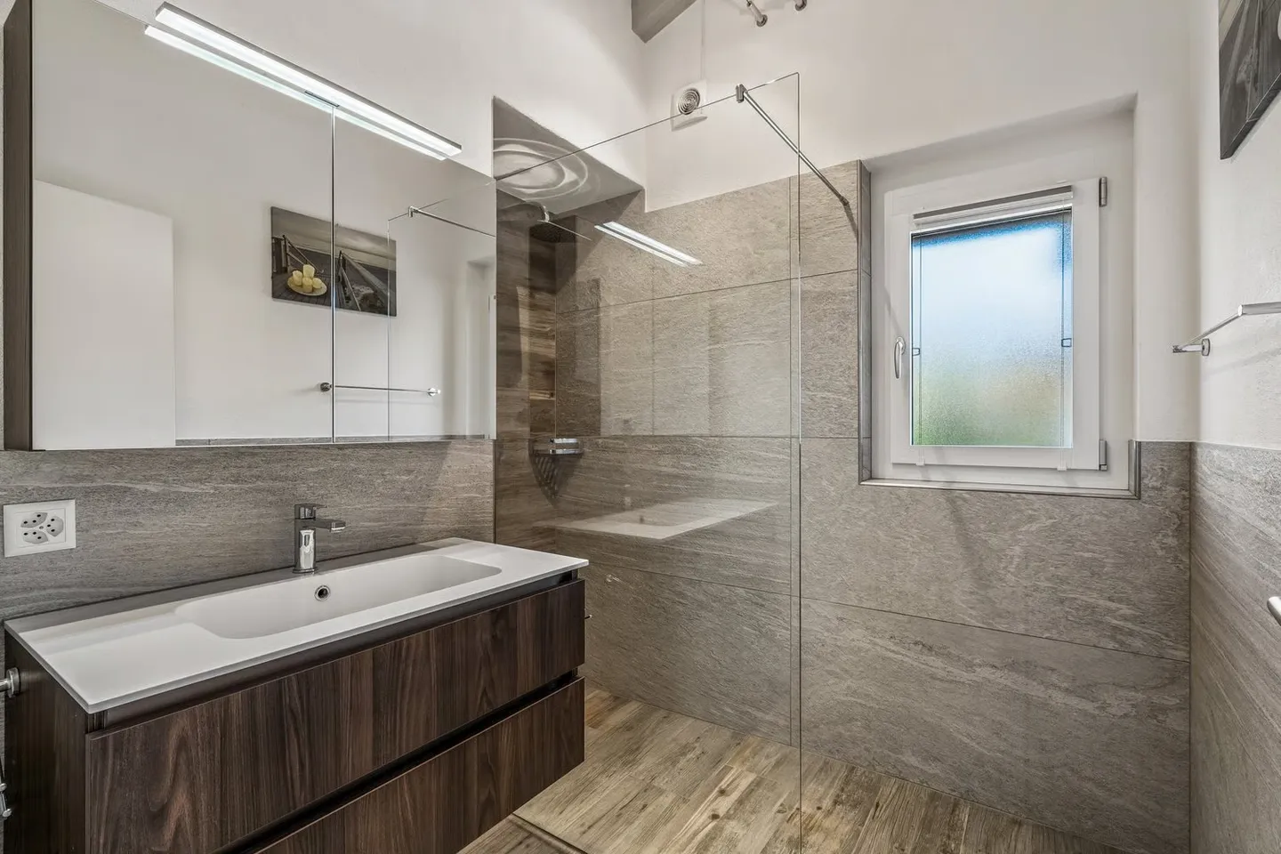 Living with a View – Detached 7-Room Single-Family House - Photo 12 of 21