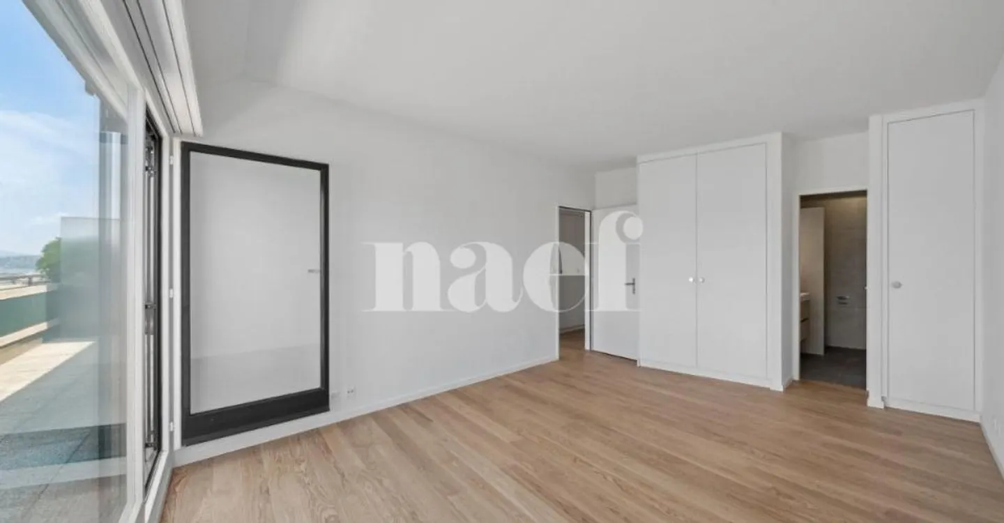 6-Room Apartment - Photo 7 of 13