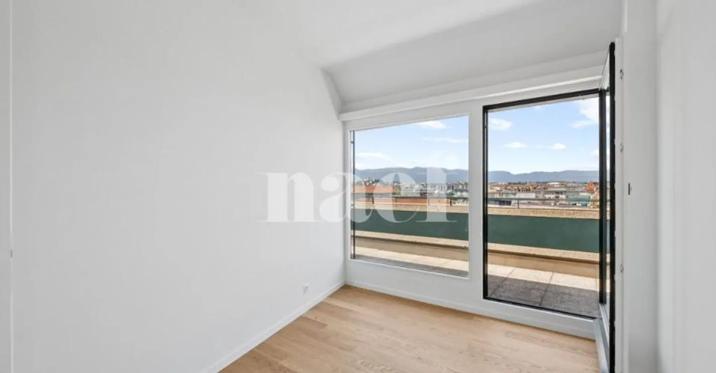 6-Room Apartment - Photo 8 of 13