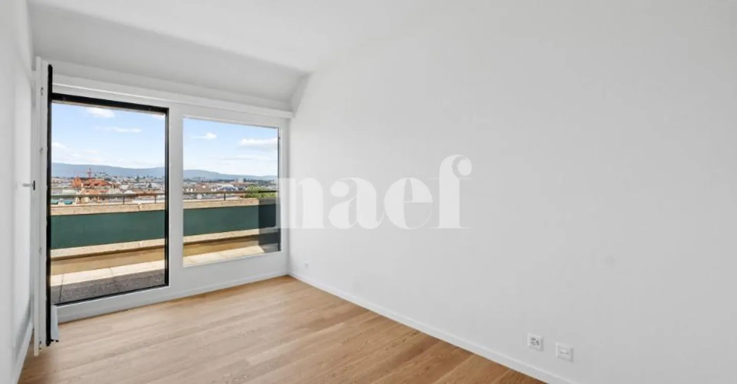 6-Room Apartment - Photo 9 of 13