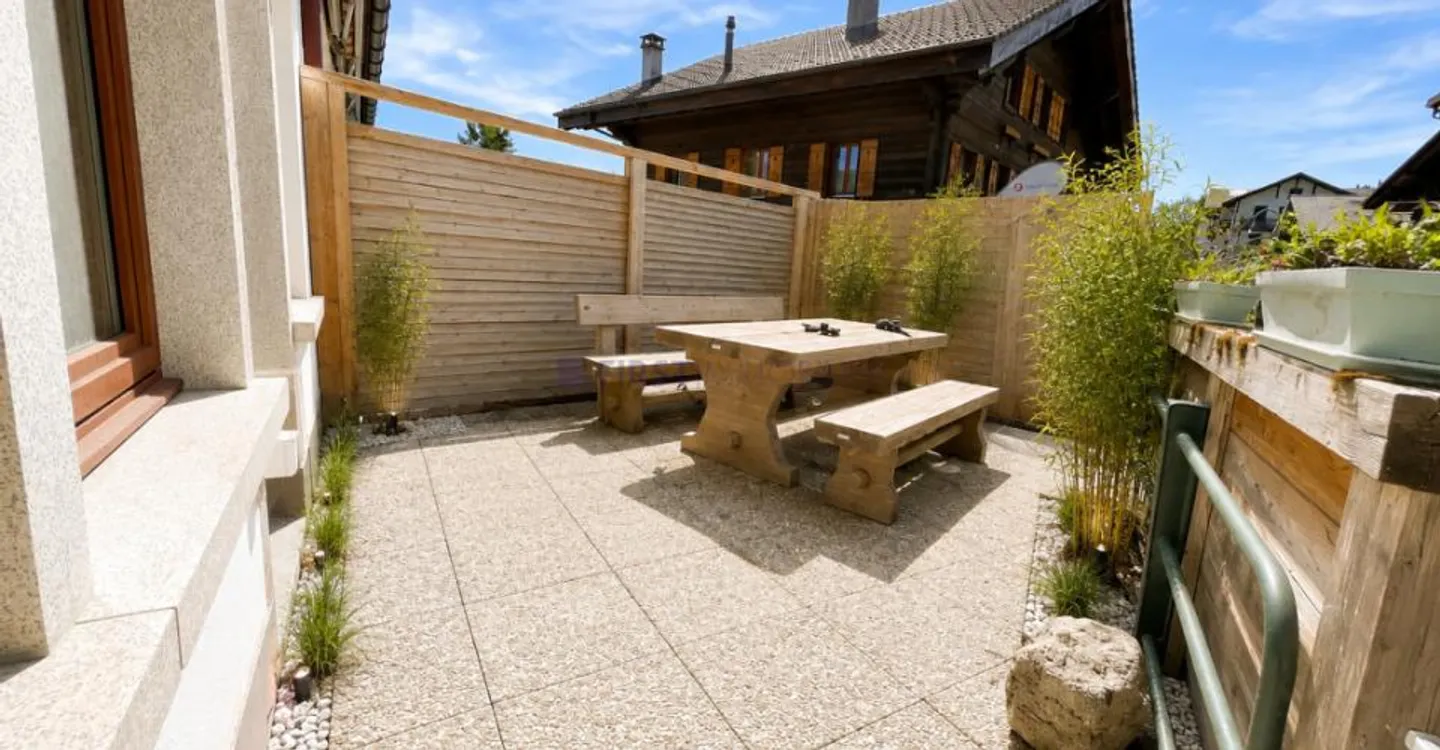 Appartement Charmant avec Terrasse - Photo 1 sur 12