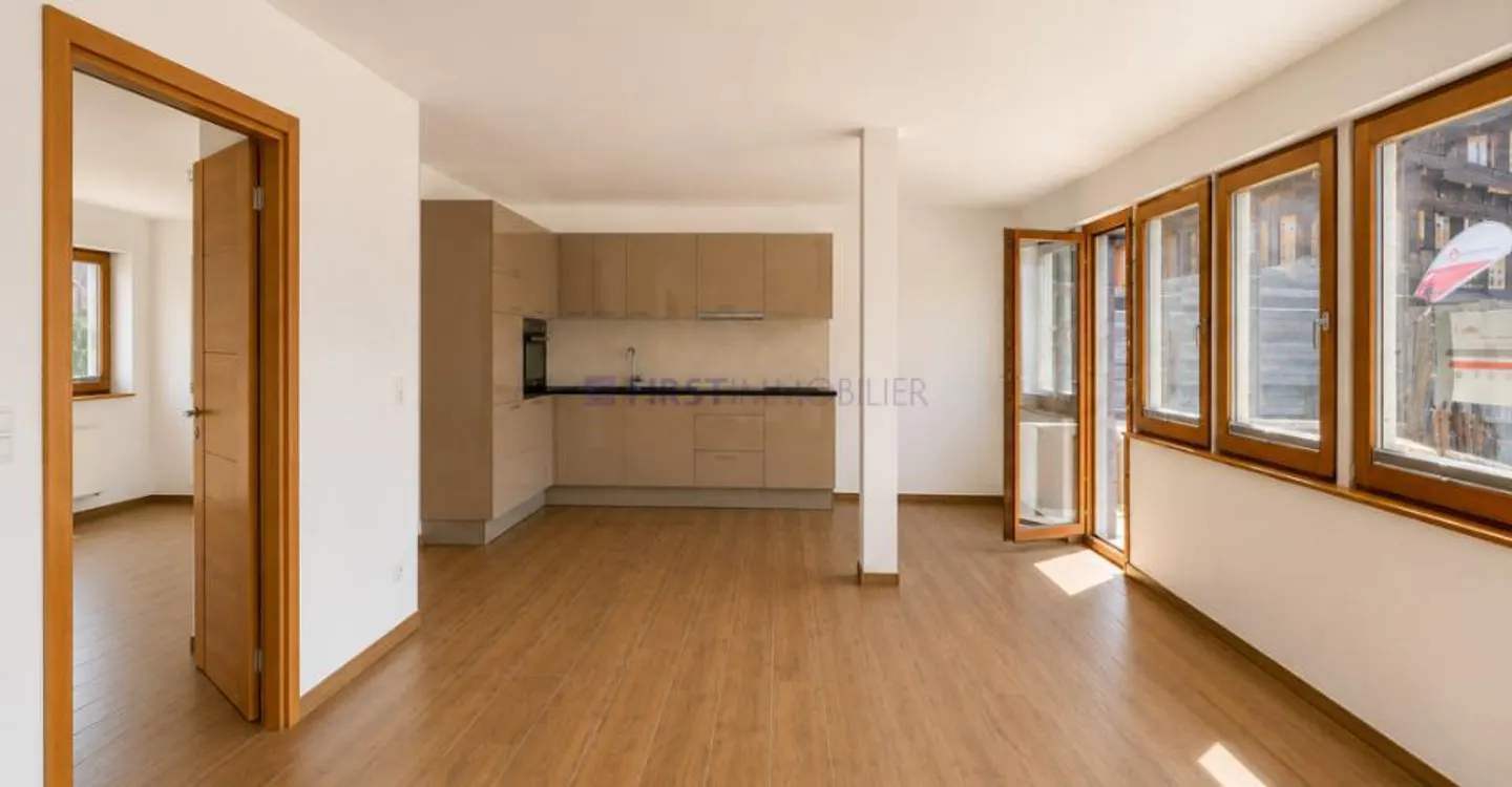 Appartement Charmant avec Terrasse - Photo 2 sur 12