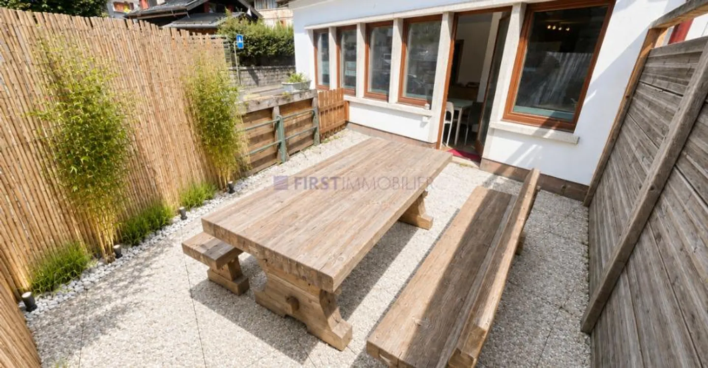 Appartement Charmant avec Terrasse - Photo 3 sur 12