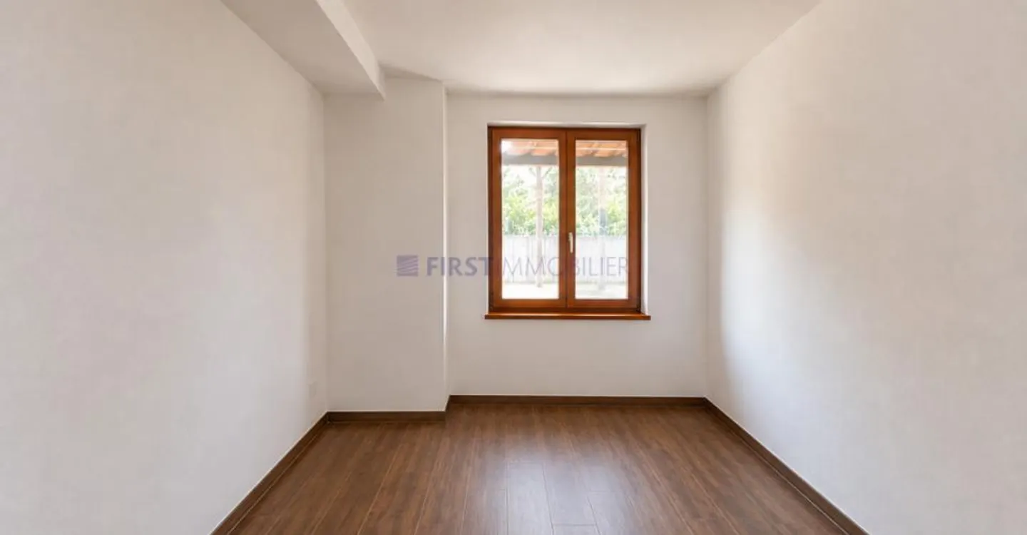 Appartement Charmant avec Terrasse - Photo 5 sur 12