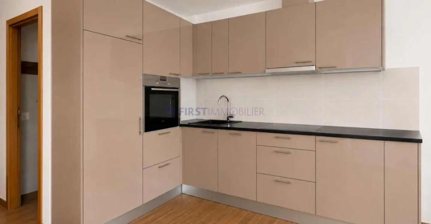 Appartement Charmant avec Terrasse - Photo 8 sur 12