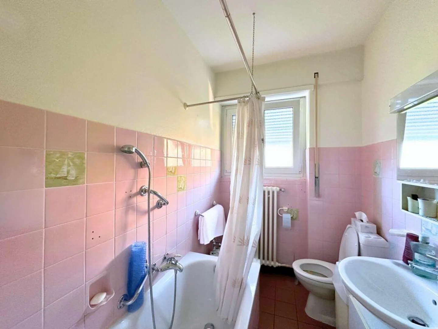 Interesting residential building with 3 residential units - Photo 18 of 23
