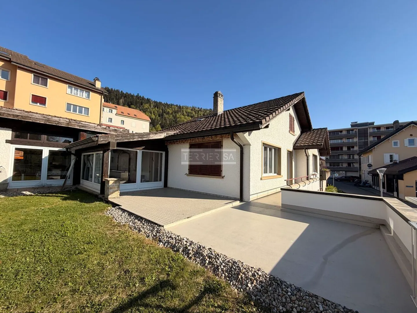 Single-family house with separate office that can be converted into a living area - Photo 4 of 13