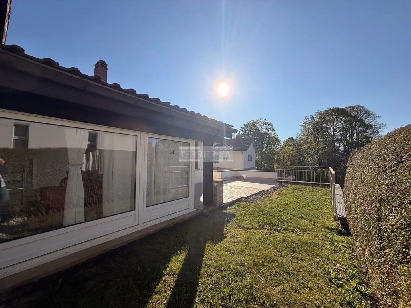 Single-family house with separate office that can be converted into a living area - Photo 5 of 13