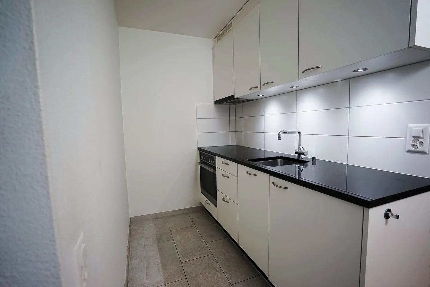 Central 1-room apartment in Laufen - Photo 1 of 6