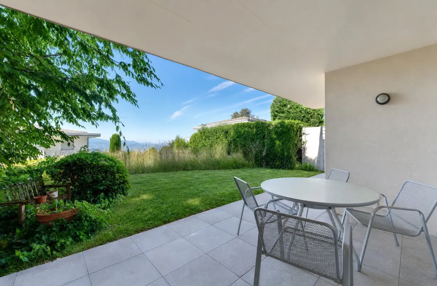 Rare semi-detached house with breathtaking lake view, in the heart of a residential area - Photo 6 of 15