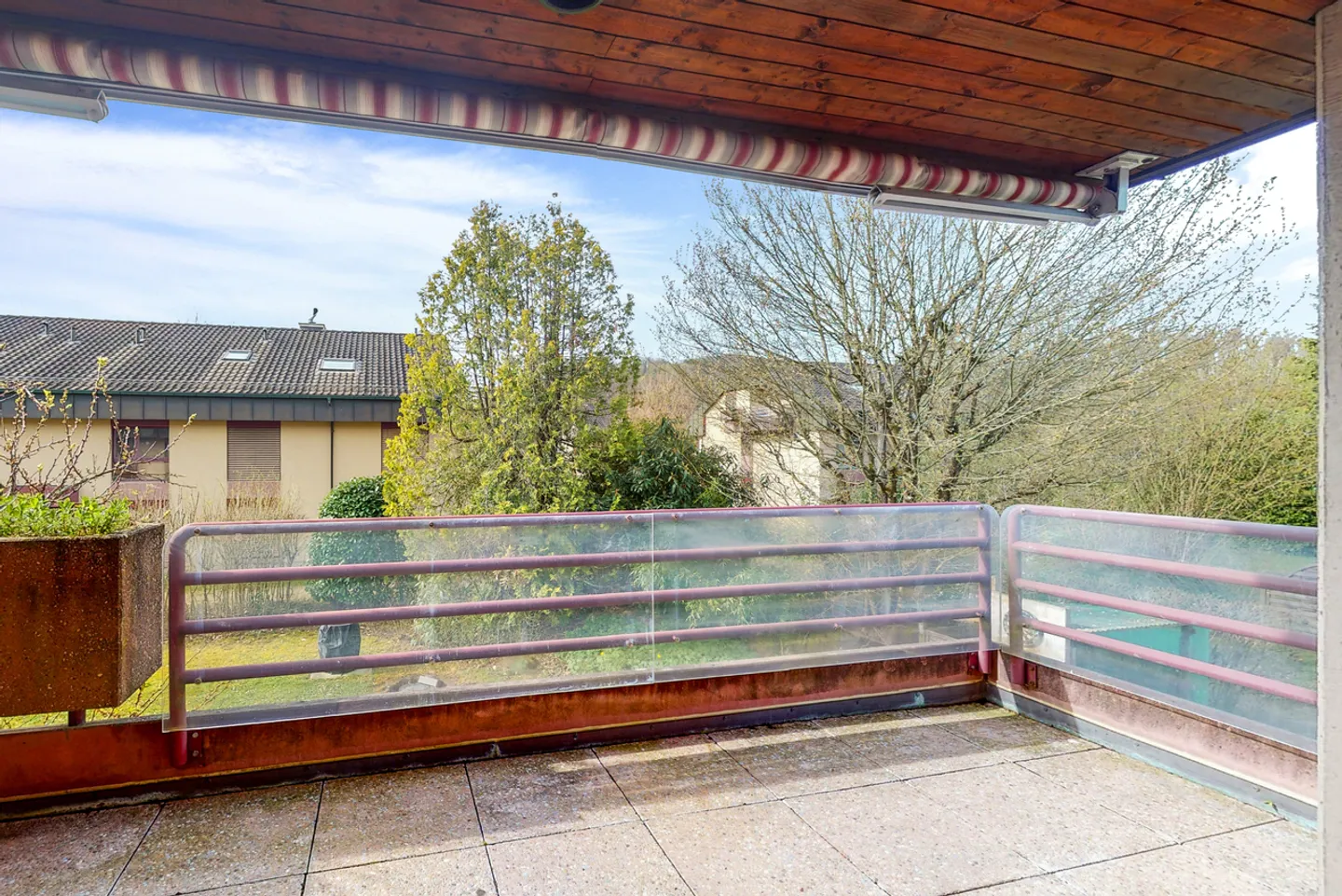 Vista nel verde - Vivere in una proprietà ben curata - Foto 5 di 11