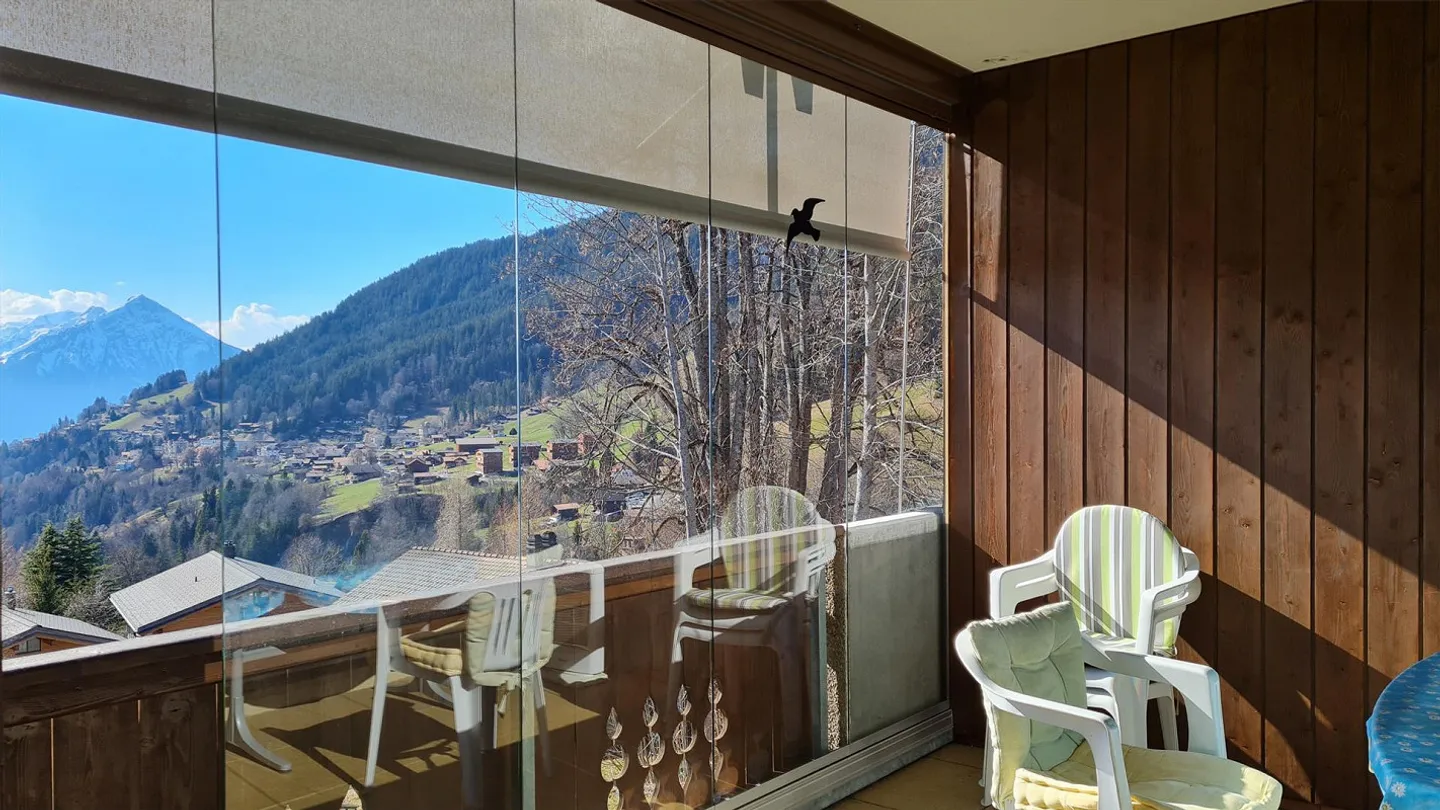 Appartamento 2.5 locali, 2 balconi, garage, vista panoramica sulle montagne, seconda casa possibile - Foto 5 di 25